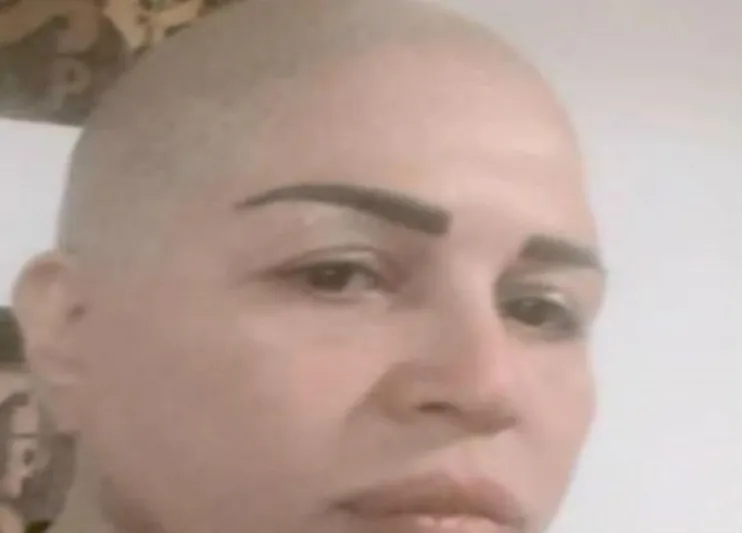 فيديو.. إلهام شاهين تحلق شعرها ع "الزيرو"