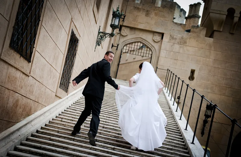 5 أسباب وراء زواج الرجل من الفتاة الصغيرة!