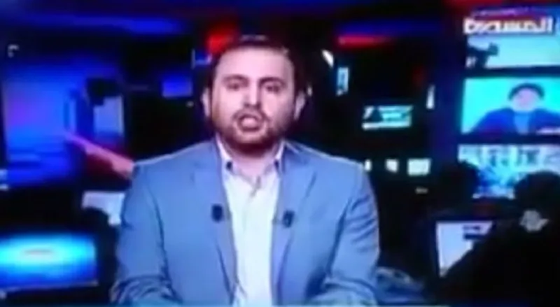 فيديو..مذيع يمني يقرأ خبر مقتل شقيقه على الهواء