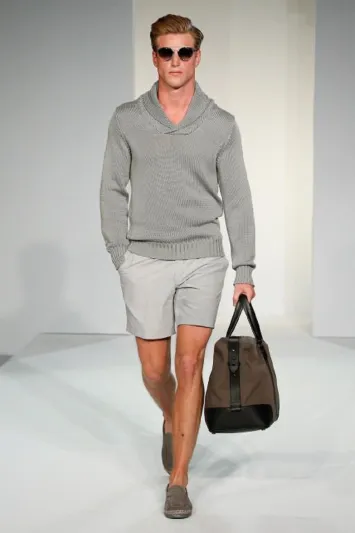 الرمادي ملك الالوان لاناقتك عزيزي الرجل