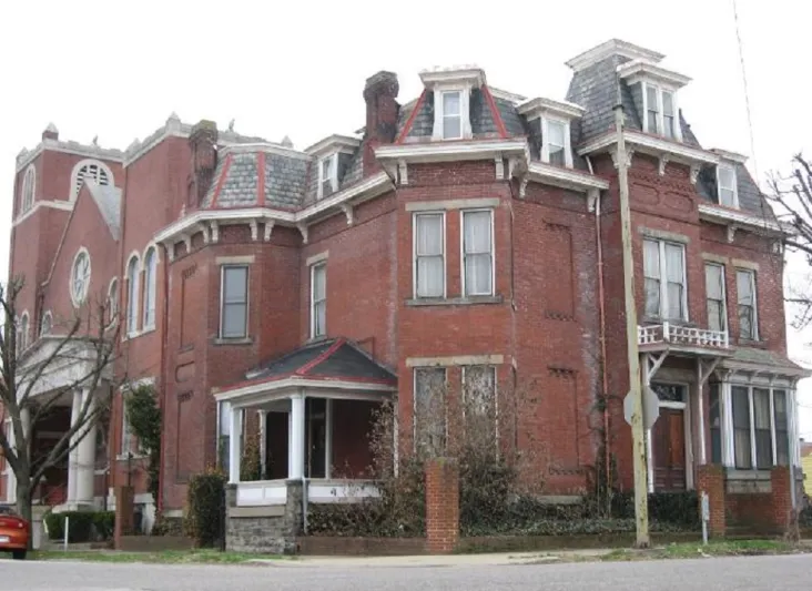 بالفيديو: بريطاني يشتري منزلاً بليفربول.. مقابل جنيه إسترليني واحد!