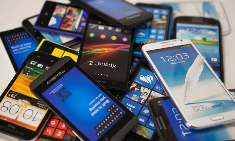 9 أخطاء ترتكبها في حق هاتفك الذكي
