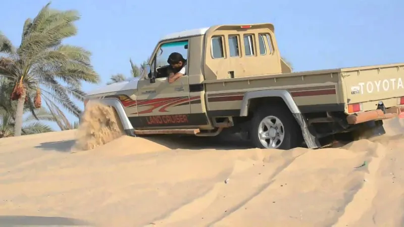 فيديو| شاب سعودي يطير في الجو أثناء محاولة “تفحيط”