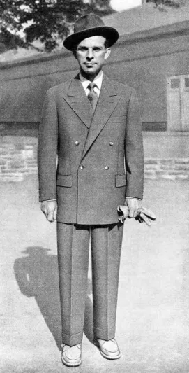 بالصور..كيف تغيرت موضة الرجال خلال 100 عاما