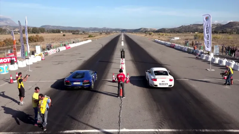 فيديو.. لامبورغيني افينتادور تتحدّى بورش 911 تيربو في سباق ربع ميل