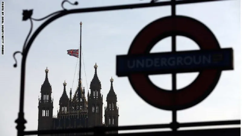 هكذا نكست بريطانيا أعلامها لرحيل العاهل السعودي الملك عبدالله بن عبدالعزيز