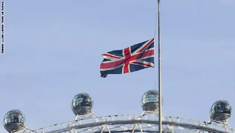 هكذا نكست بريطانيا أعلامها لرحيل العاهل السعودي الملك عبدالله بن عبدالعزيز