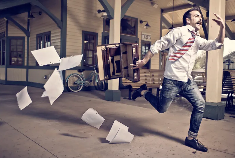 3 عادات سيئة على الموظفين في الإمارات تركها هذا العام