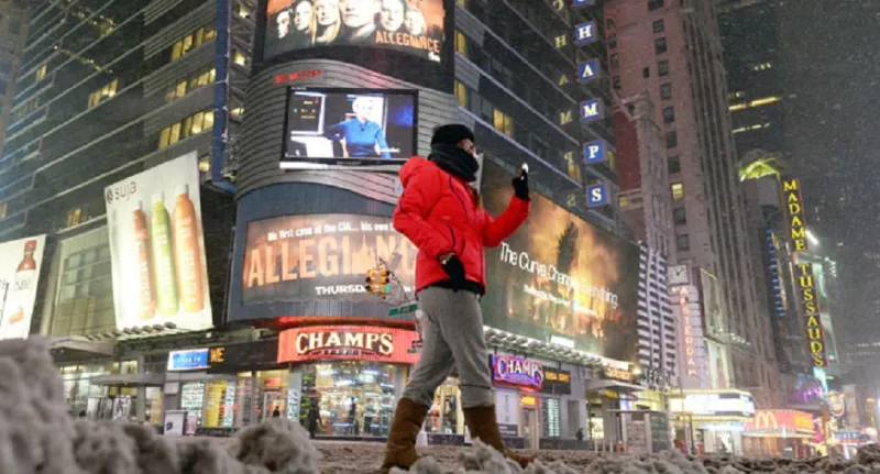 بالصور: الثلوج تحول نيويورك إلى مدينة أشباح