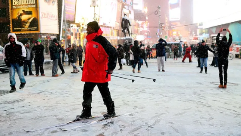 بالصور: الثلوج تحول نيويورك إلى مدينة أشباح