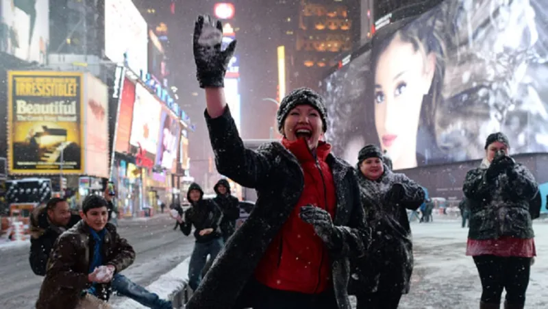 بالصور: الثلوج تحول نيويورك إلى مدينة أشباح