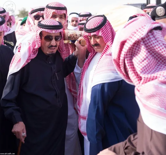 بساطة مراسم تشييع الملك تبهر الغرب