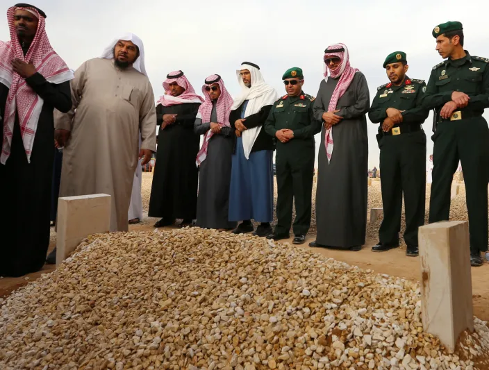 بساطة مراسم تشييع الملك تبهر الغرب