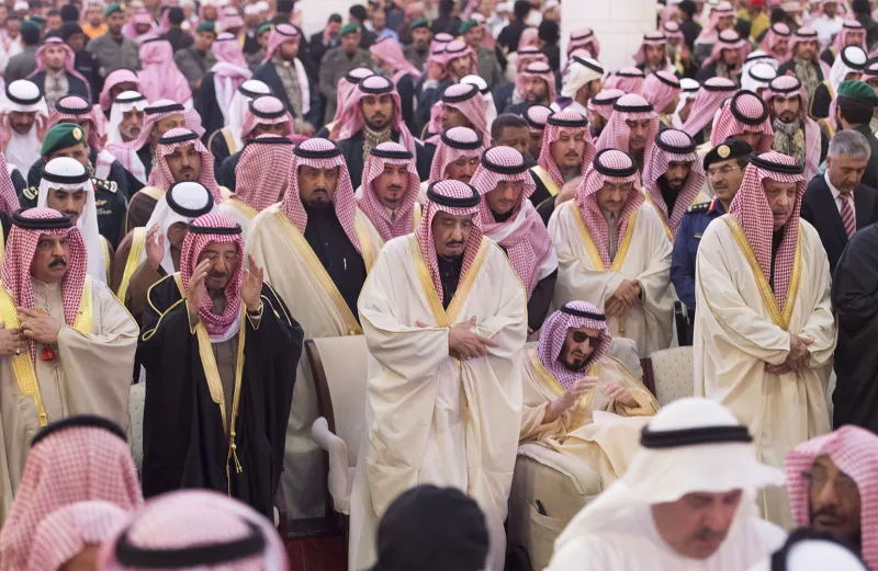 بساطة مراسم تشييع الملك تبهر الغرب