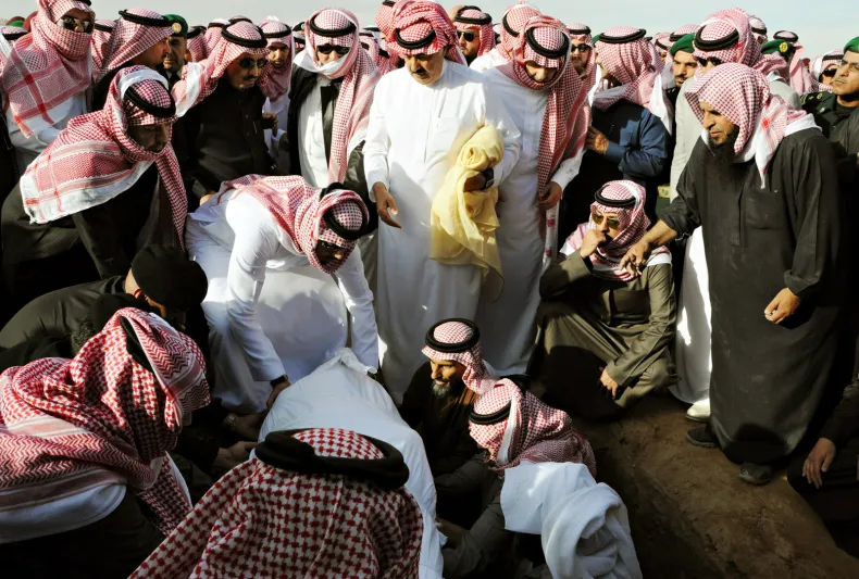 بساطة مراسم تشييع الملك تبهر الغرب