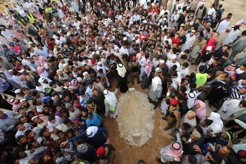 بساطة مراسم تشييع الملك تبهر الغرب