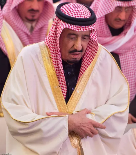 بساطة مراسم تشييع الملك تبهر الغرب