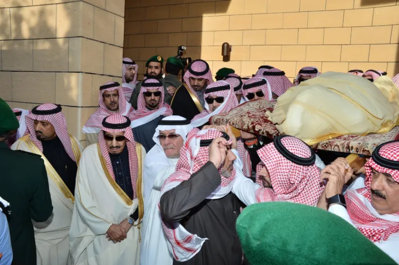 بساطة مراسم تشييع الملك تبهر الغرب