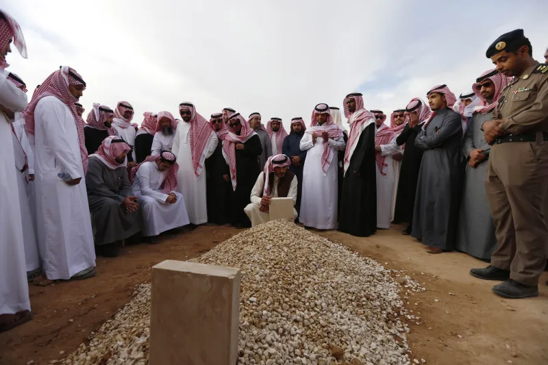 بساطة مراسم تشييع الملك تبهر الغرب