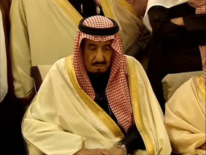 بساطة مراسم تشييع الملك تبهر الغرب
