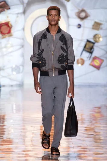 مجموعة فرساتشي الرجالية لموسم ربيع وصيف 2015