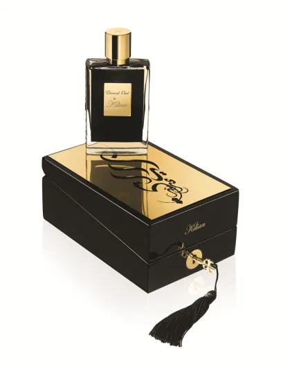 6 عطور شذية مغلفة بالذهب