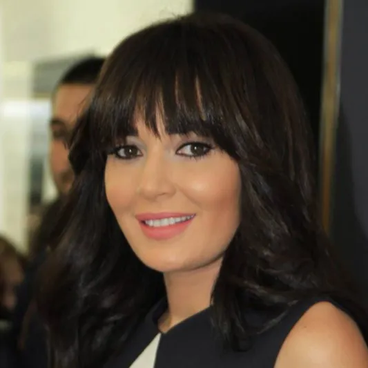 بالفيديو: ضربة قوية تسقط سيرين عبد النور أرضا