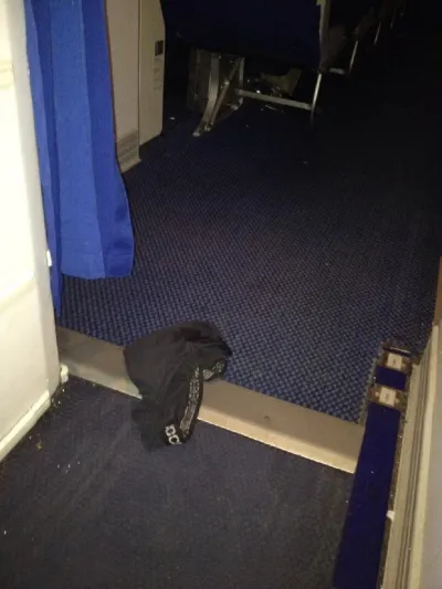 مضيفة الركاب التي فضحت ركابها بالصور..