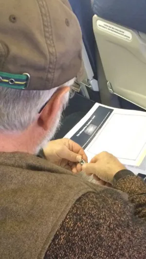 مضيفة الركاب التي فضحت ركابها بالصور..