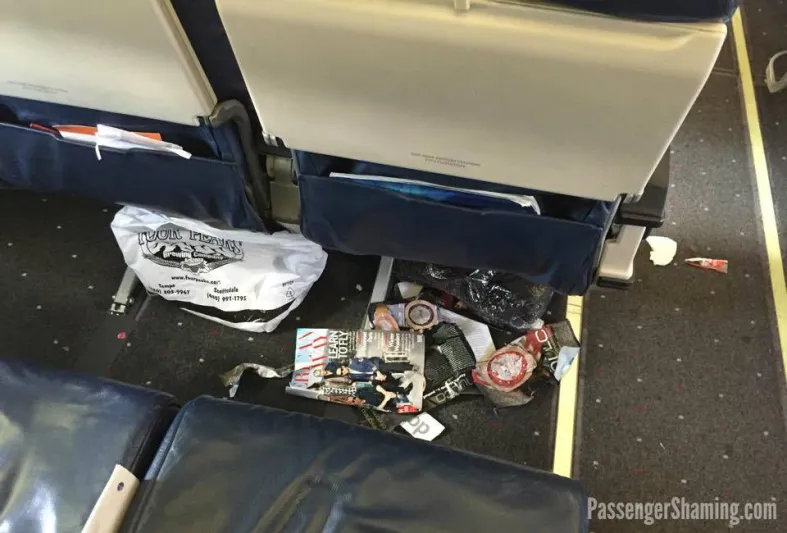 مضيفة الركاب التي فضحت ركابها بالصور..