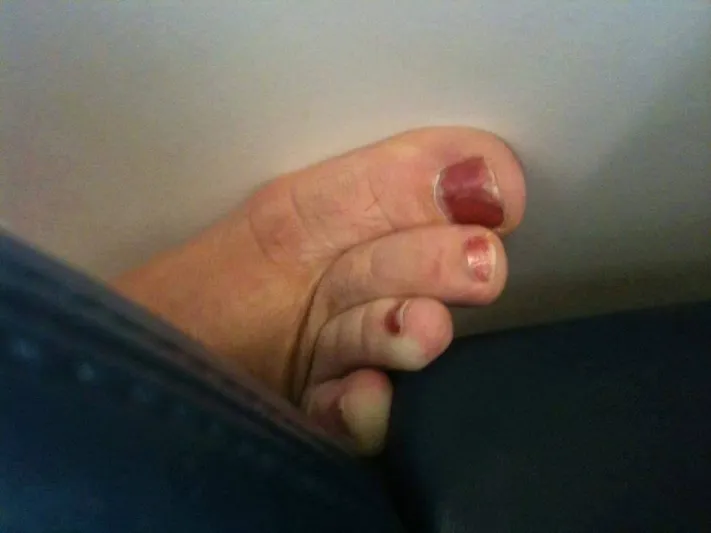 مضيفة الركاب التي فضحت ركابها بالصور..