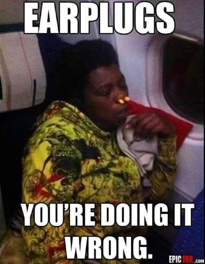 مضيفة الركاب التي فضحت ركابها بالصور..