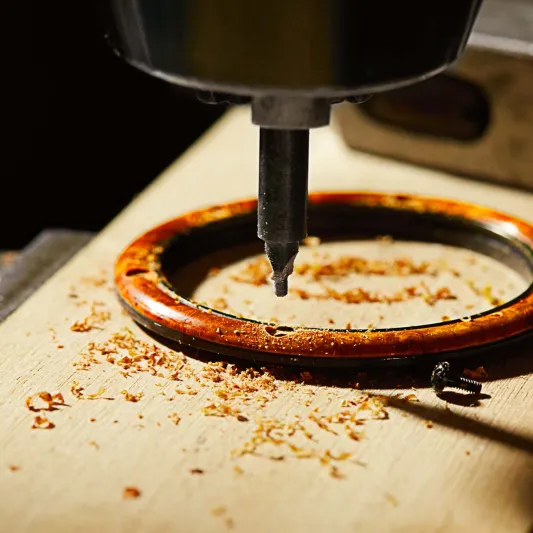 بالصور..ساعة تجعلك ترتدي الوحش بوغاتي في معصم يدك