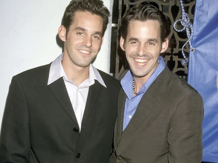 مشاهير لا تعرف أن لهم إخوة توأم