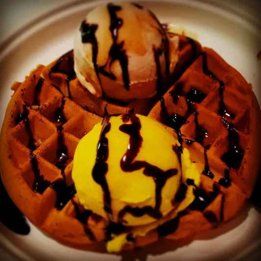 بالصور..آيس كريم بالذهب بسعر 3000 درهماً في دبي