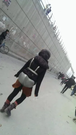 بالصور..هكذا حمت فتاة أفغانية نفسها من المتحرشين