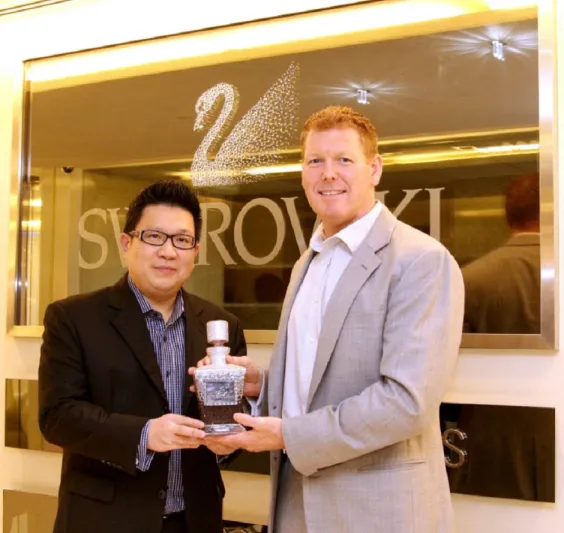 "دار العود" تطرح مجموعة من العطورات المرصّعة بكريستال "سواروفسكي"