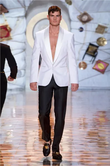 مجموعة فرساتشي الرجالية لموسم ربيع وصيف 2015