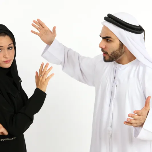 ماذا كتبت سيدة سعودية على "الواتساب" فطلقها زوجها؟