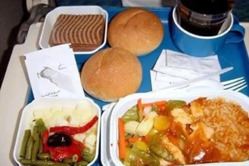 ما سبب رداءة وجبات الطعام على الطائرات؟