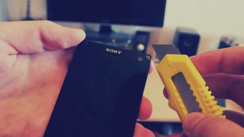 بمواد بسيطة يمكنك إزالة خدوش هاتفك