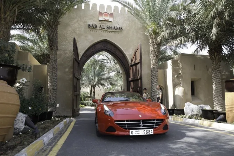 بالصور :  فيراري "كاليفورنيا تي" الفاخرة في دبي