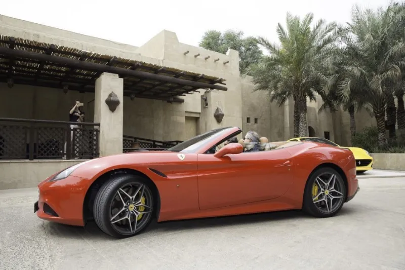 بالصور :  فيراري "كاليفورنيا تي" الفاخرة في دبي