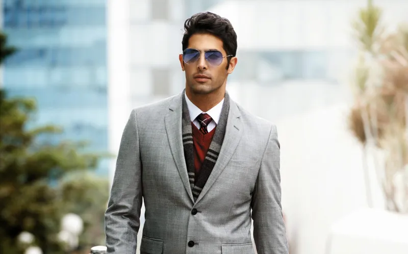 أفضل 4 ألوان يمكن أن ترتديها في مكان العمل