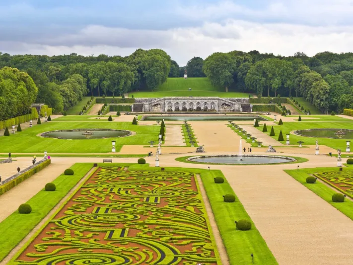 بالصور.. 7 أشياء يحظر عليك فعلها خلال زيارة باريس