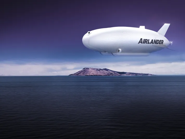 بالصور.. شاهد”Airlander 10″ أكبر طائرة على وجه الأرض
