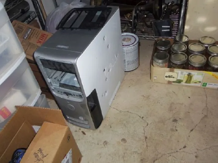 صراع مع الكمبيوتر ينتهي بإطلاق ثمان رصاصات