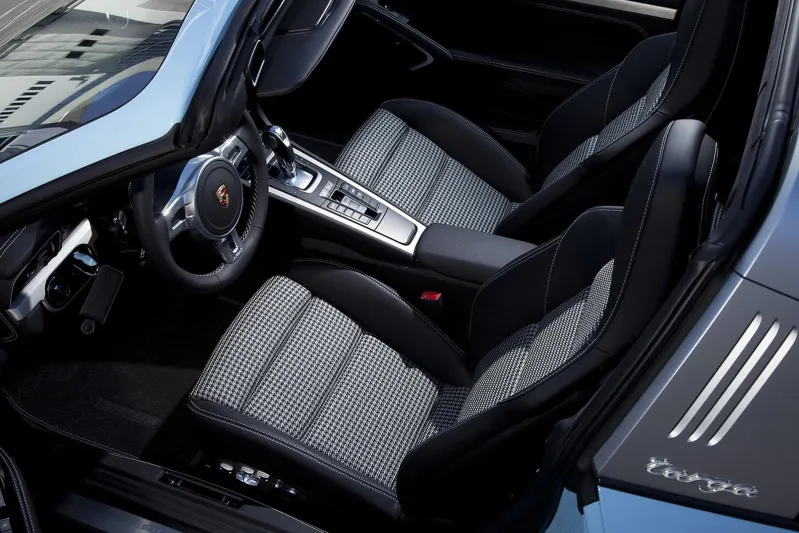 بالصور..نسخة حصرية “Exclusive Edition”من سيارة بورش 900 تارغا 4S