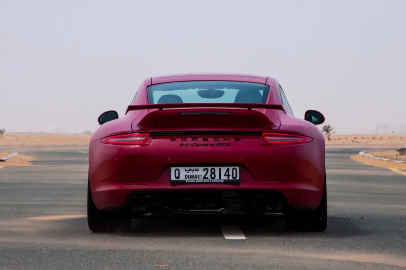 بالصور...الفخامة و قوة الأداء في سيارة”بورش كاريرا GTS”