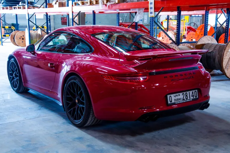 بالصور...الفخامة و قوة الأداء في سيارة”بورش كاريرا GTS”